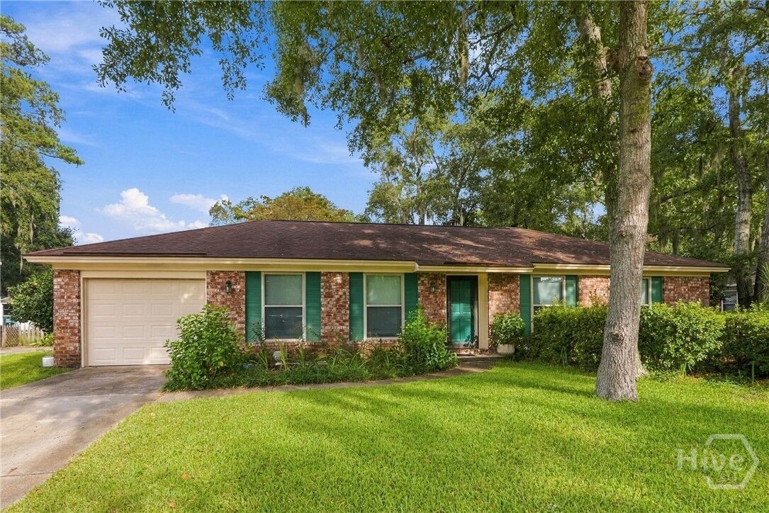 Property Photo:  611 Leaning Oaks Drive  GA 31410 