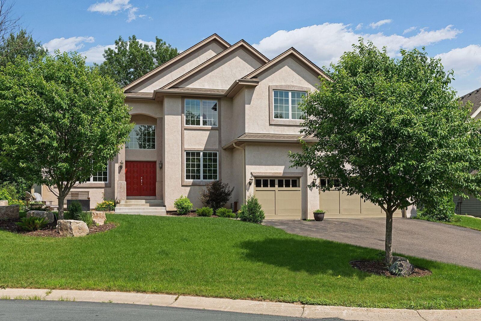 Property Photo: 6582 Willow Court MN 55364