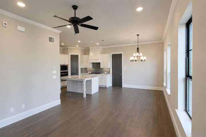 Property Photo: 305 Sunset Lane 101 TX 76114