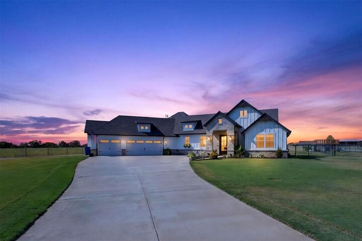 Property Photo: 228 Chambers Creek Trail TX 76009