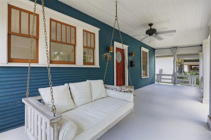 Property Photo: 1932 5th Avenue TX 76110