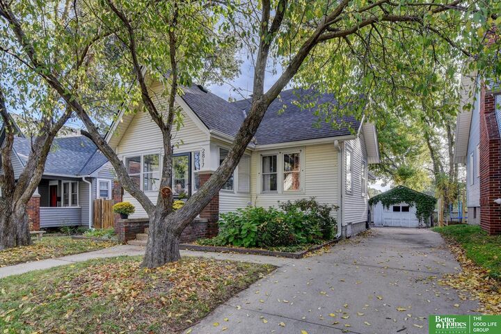 Property Photo:  2817 N 49th Avenue  NE 68104 