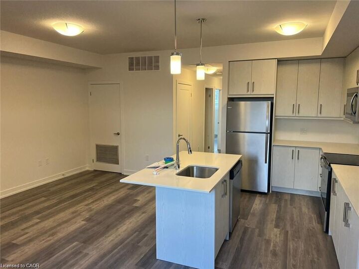 Property Photo:  20 Palace Street F8  ON N2E 0J3 