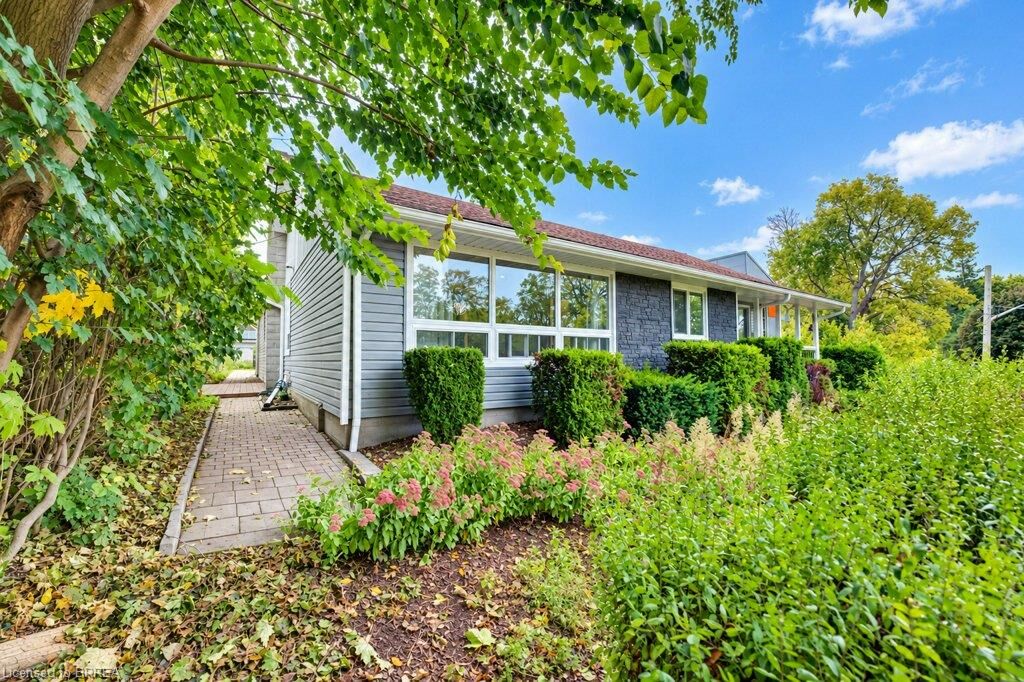 Property Photo:  65 Broadway Street W 1  ON N3L 2S7 