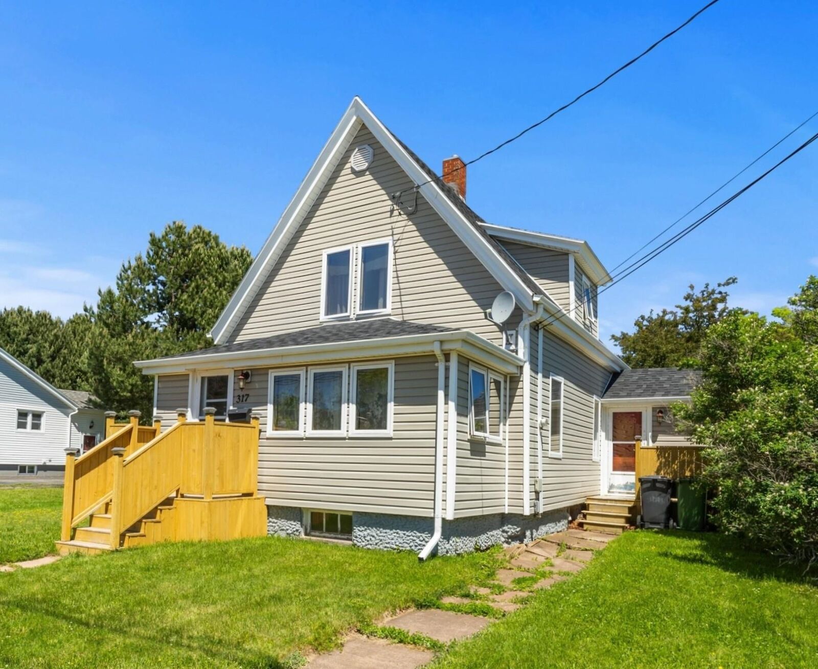Property Photo:  317 Hawthorne Avenue  PE C1N 2C9 