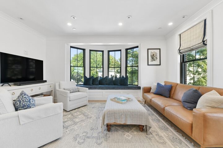 Property Photo:  57 Saratoga St 8  MA 02128 