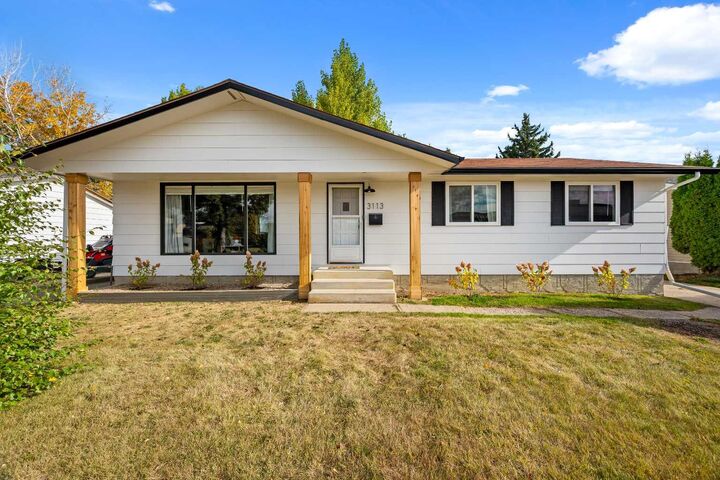 Property Photo:  3113 47 Avenue  SK S9V 1E8 