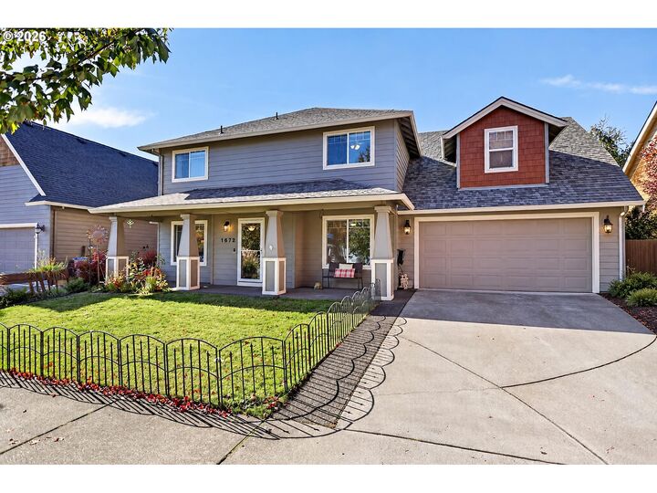 Property Photo:  1672 5th St  OR 97031 
