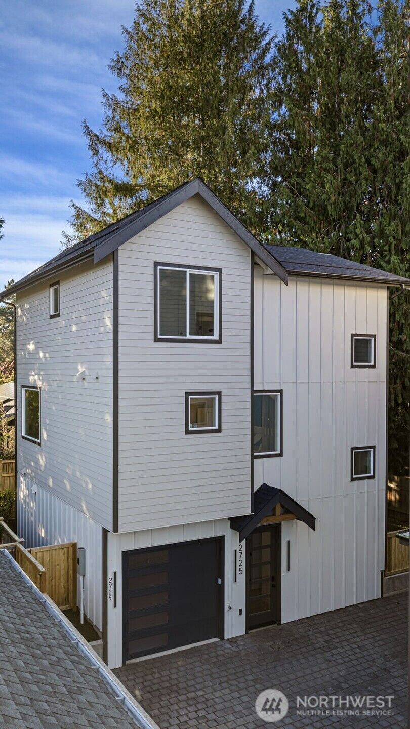 Property Photo: 2725 Belvidere Avenue SW WA 98126