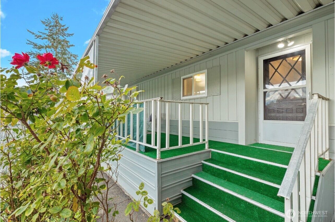 Property Photo:  7031 NE 175th Street 47  WA 98028 