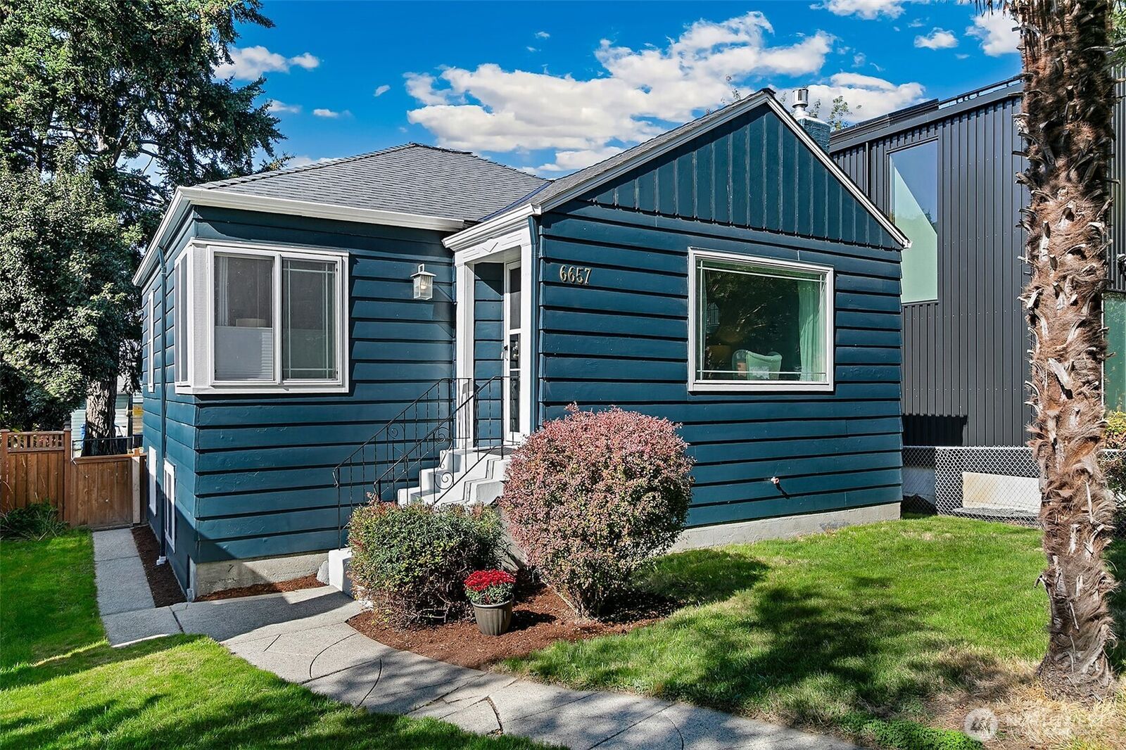 Property Photo: 6657 Ellis Avenue S WA 98108