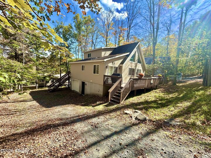 Property Photo: 1202 Commanche Circle PA 18436