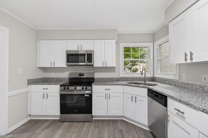Property Photo:  824 Lancaster Ln  VA 23602 