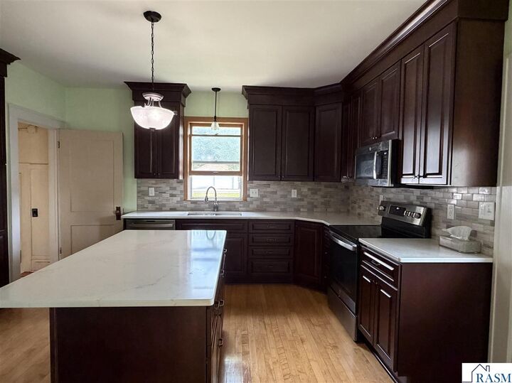 Property Photo:  618 Jefferson St North  MN 56073 