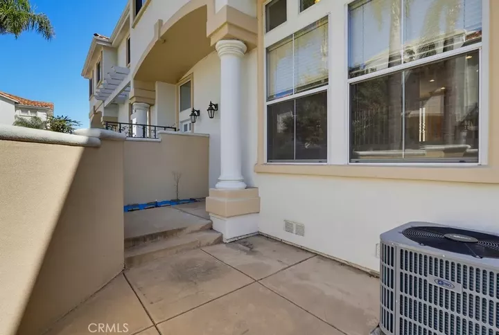 Property Photo:  1516 Cravens 13  CA 90501 