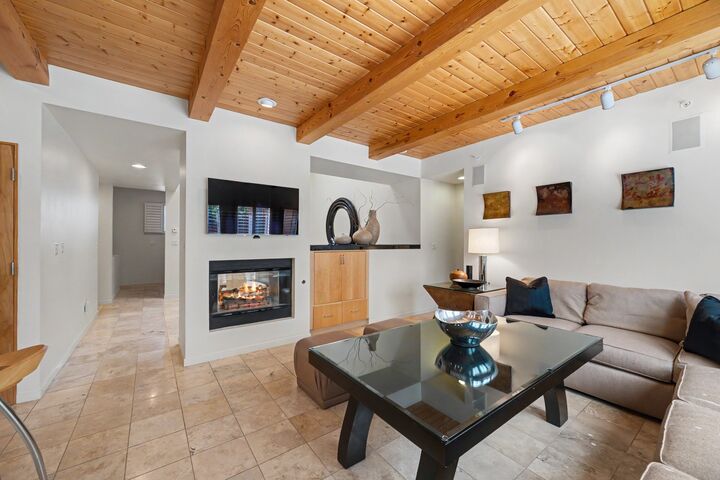 Property Photo:  624 Avenida Celaya 624  NM 87506 