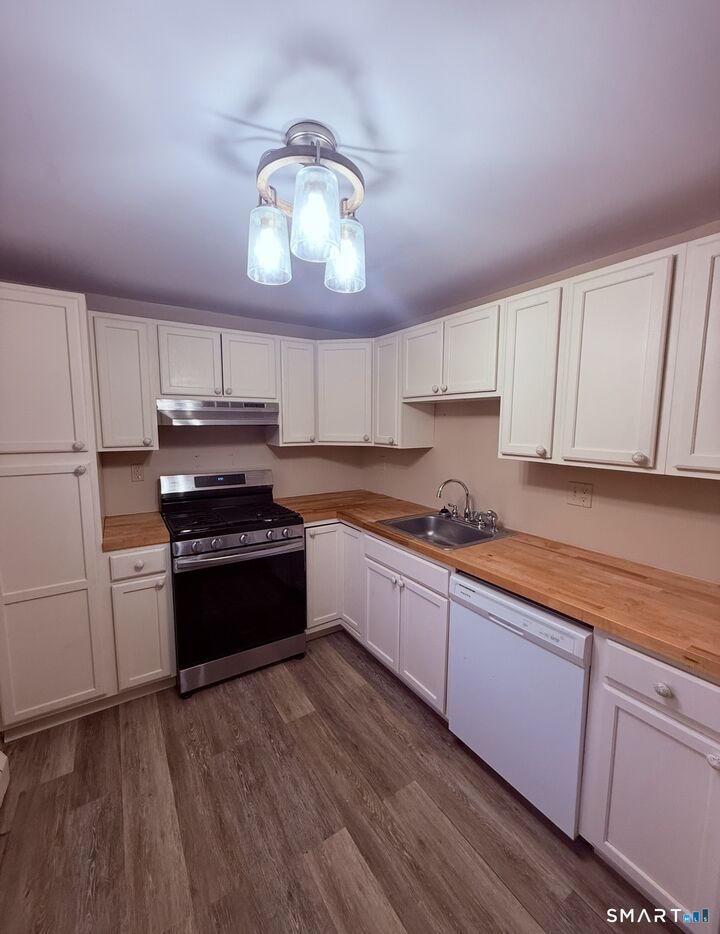 Property Photo:  48 Churchill Drive 48  CT 06111 