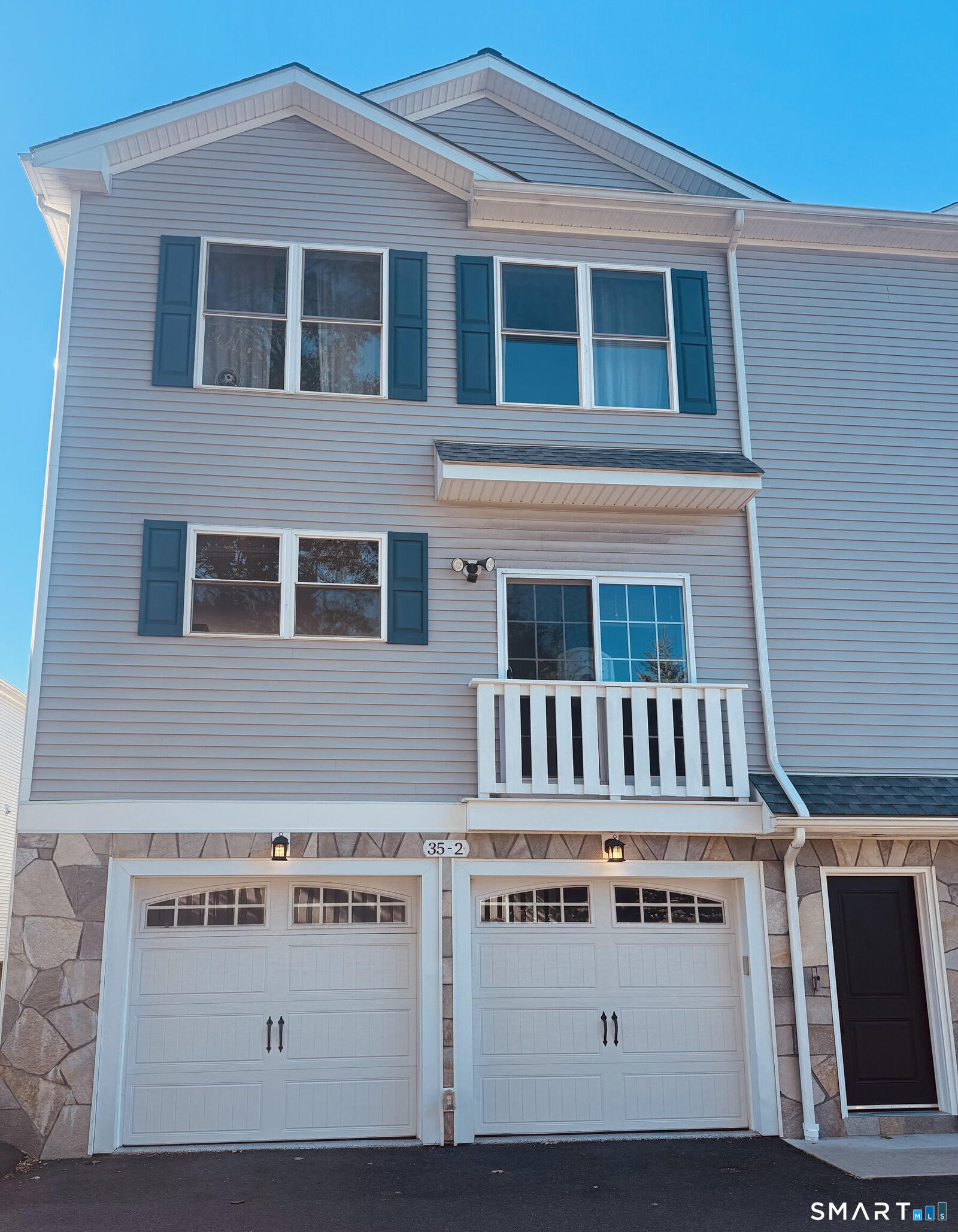 Property Photo:  35 Terrace Place 2  CT 06902 