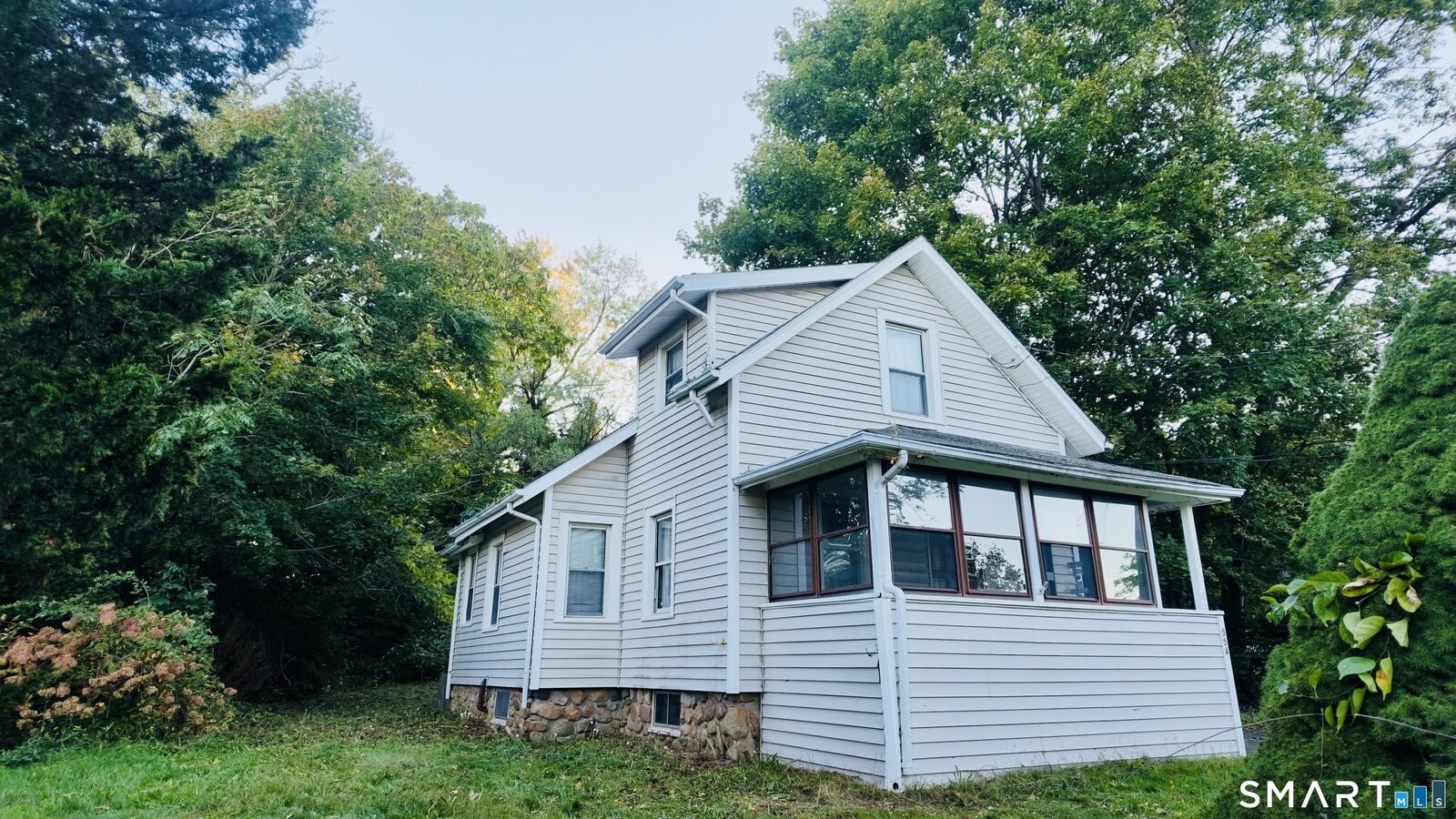 Property Photo:  