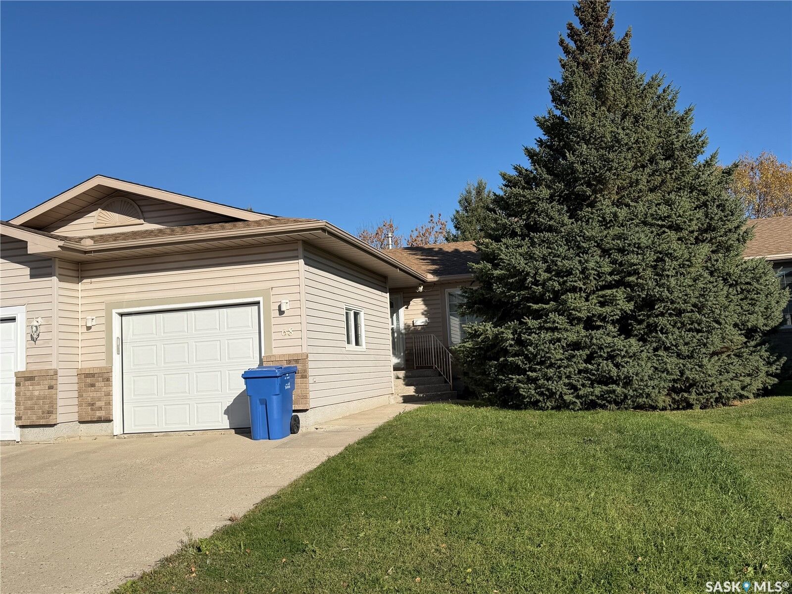 Property Photo:  68 Fenson Crescent  SK S3N 3S5 