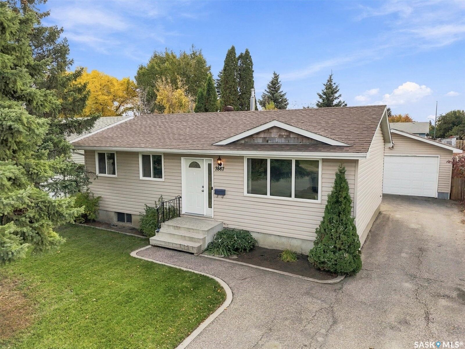 Property Photo:  3867 Miyo-Wâhkôhtowin Road  SK S7L 5T1 