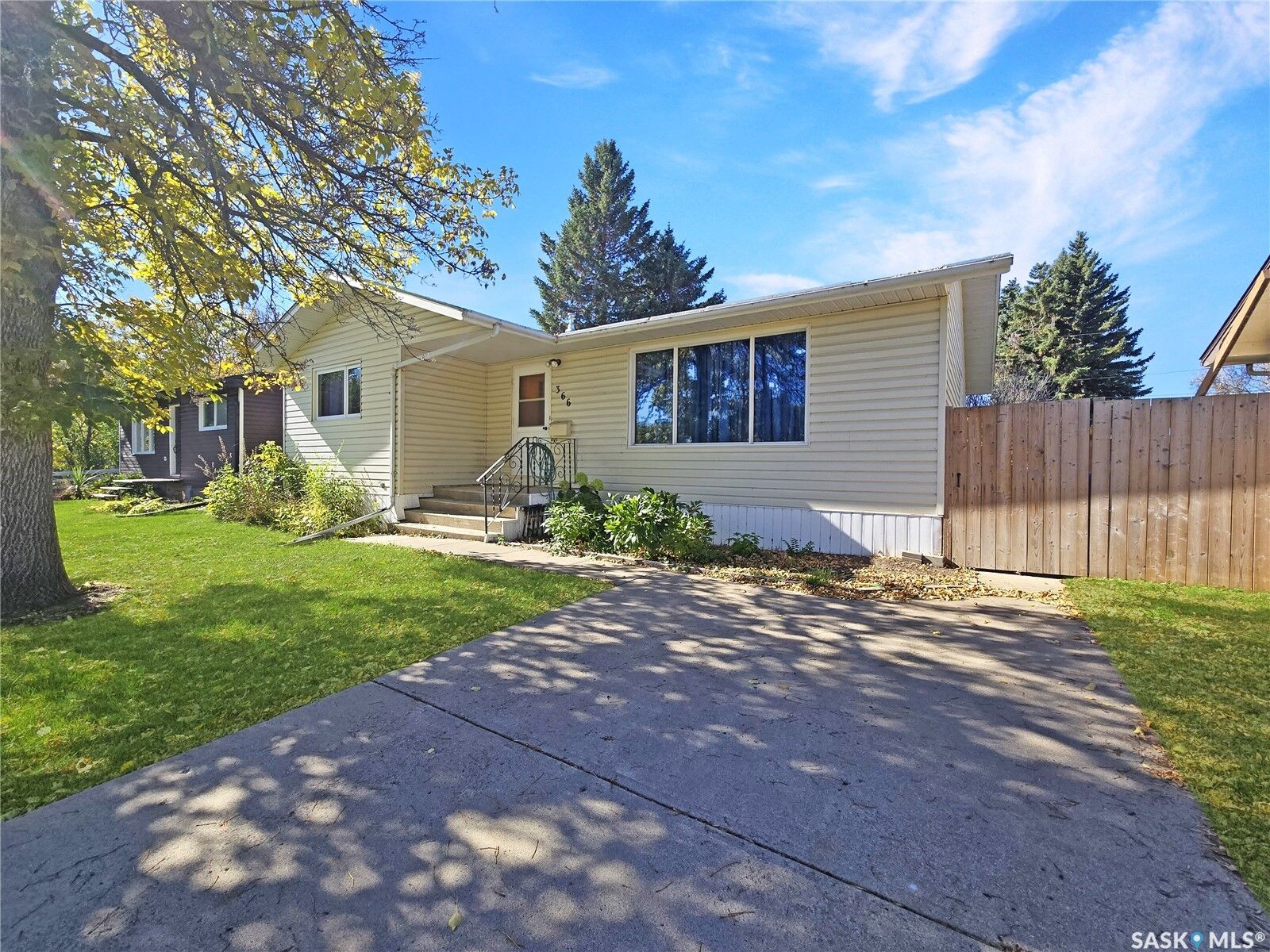 Property Photo:  366 Hudson Avenue  SK S0G 1S0 