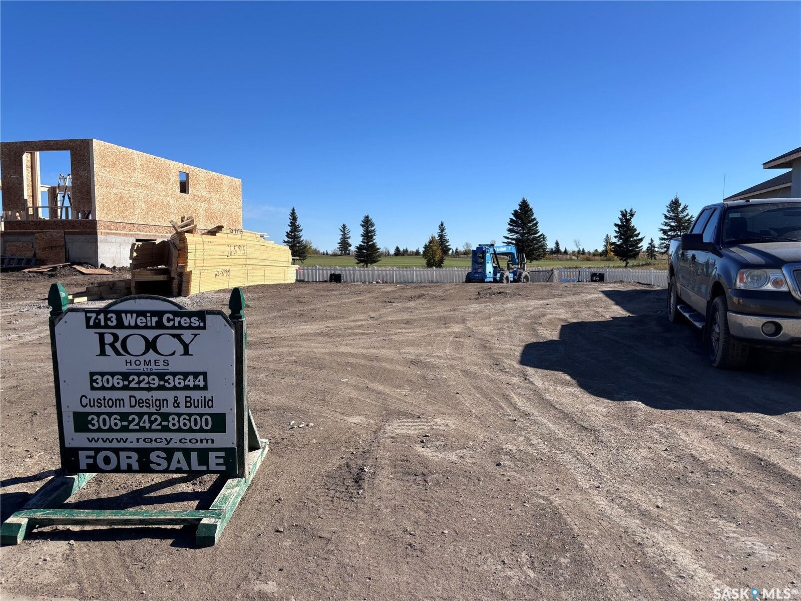 Property Photo:  713 Weir Crescent  SK S0K 4S4 