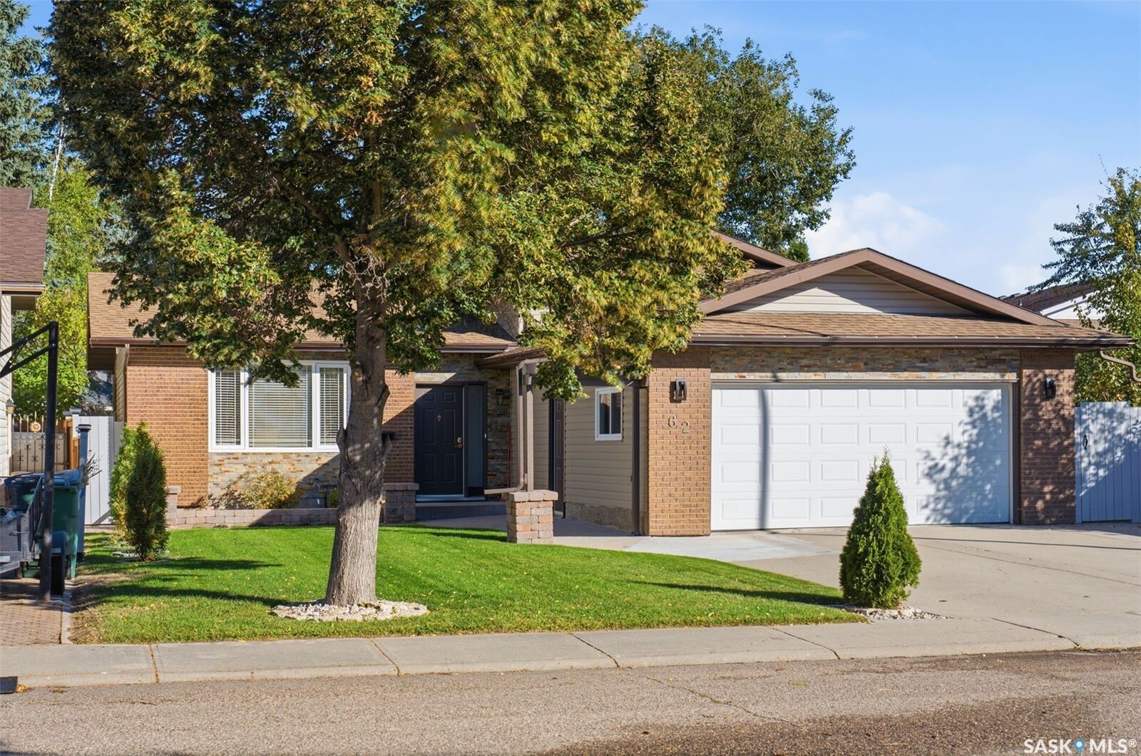 Property Photo:  62 Chomyn Crescent  SK S7K 7R5 