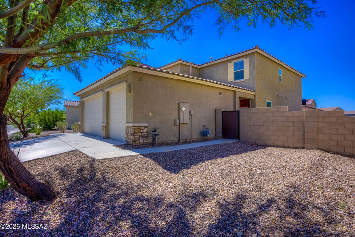 Property Photo: 6840 E Via Arroyo Largo AZ 85756