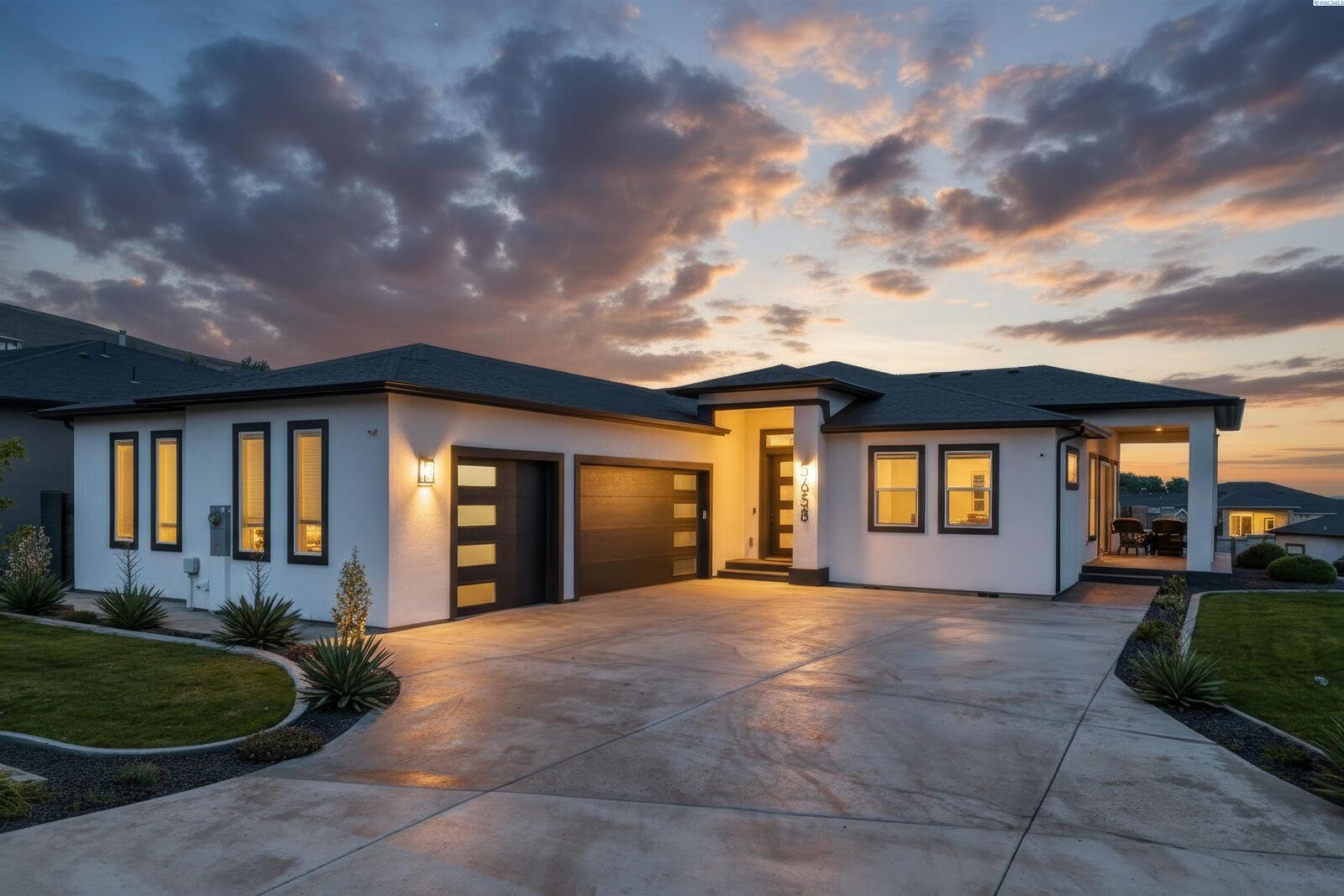 Property Photo: 5658 S Newport Pl WA 99337