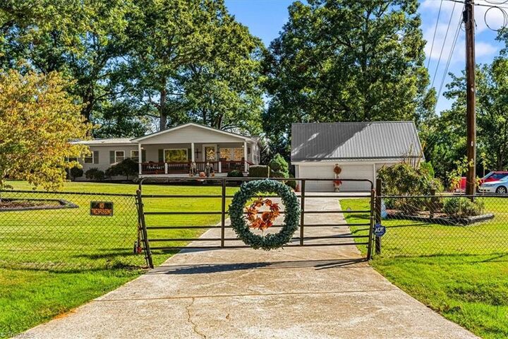 Property Photo: 5312 Arborlinda Drive NC 27405