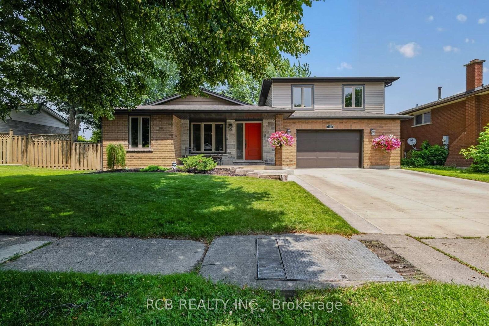 Property Photo:  18 Max Webster Road  ON N3P 1H7 