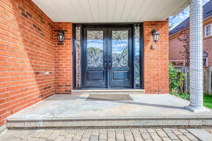 Property Photo:  