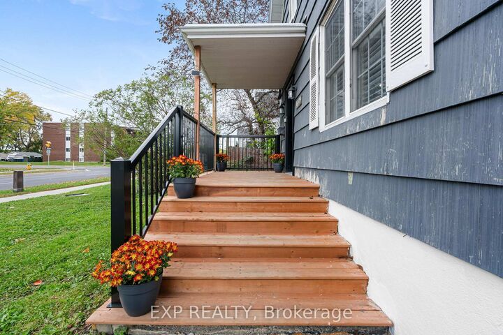 Property Photo:  206 Fifth Street W  ON K6J 2V1 
