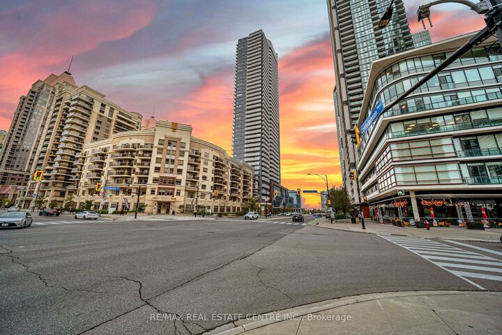 Property Photo:  4065 Confederation Parkway N 3803  ON L5B 4W1 
