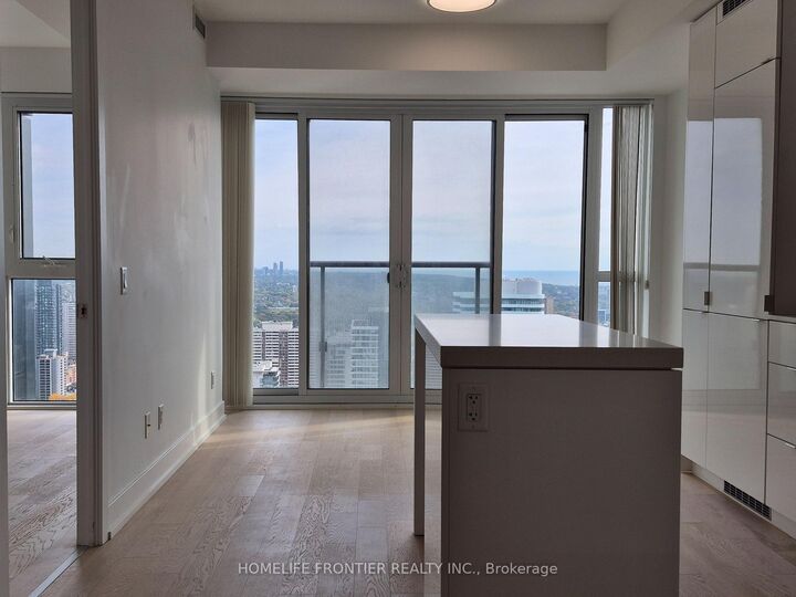 Property Photo:  7 Grenville Street 5007  ON M4Y 0E9 