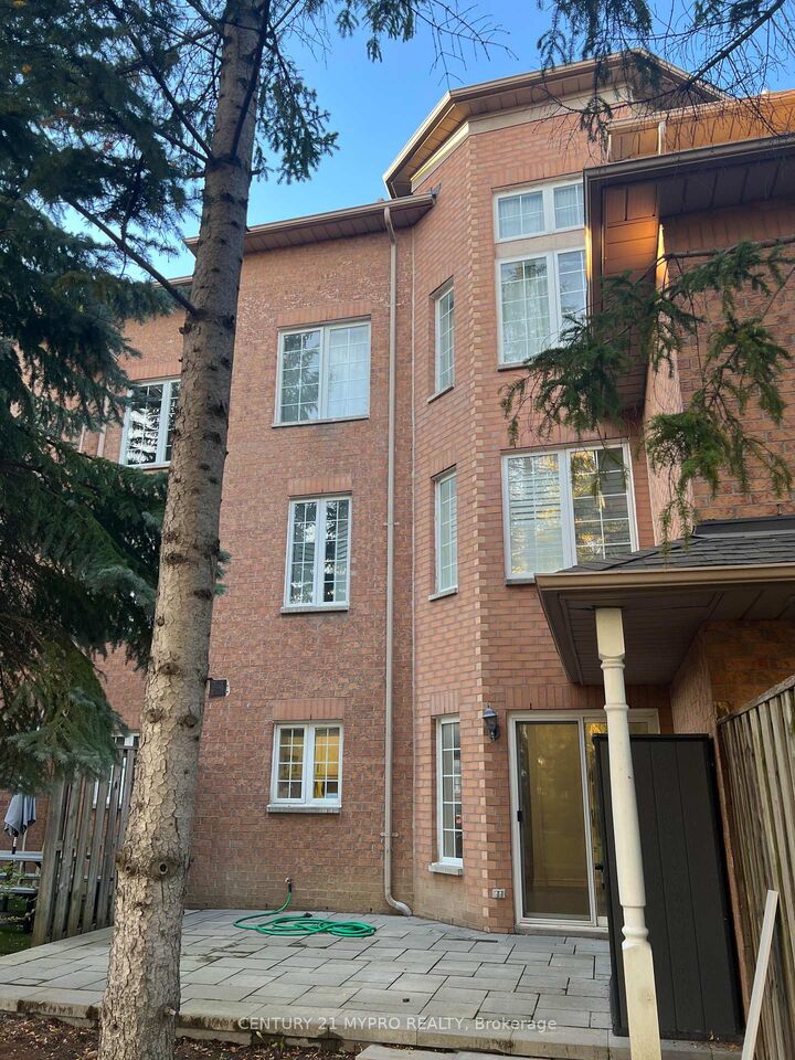 Property Photo:  15 St Moritz Way 10  ON L3R 4G2 