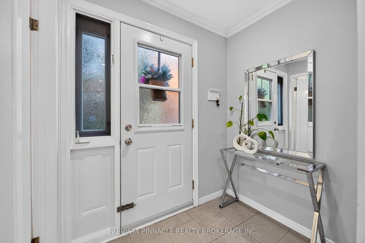 Property Photo:  370 Homestead Court 13  ON N6G 2E9 
