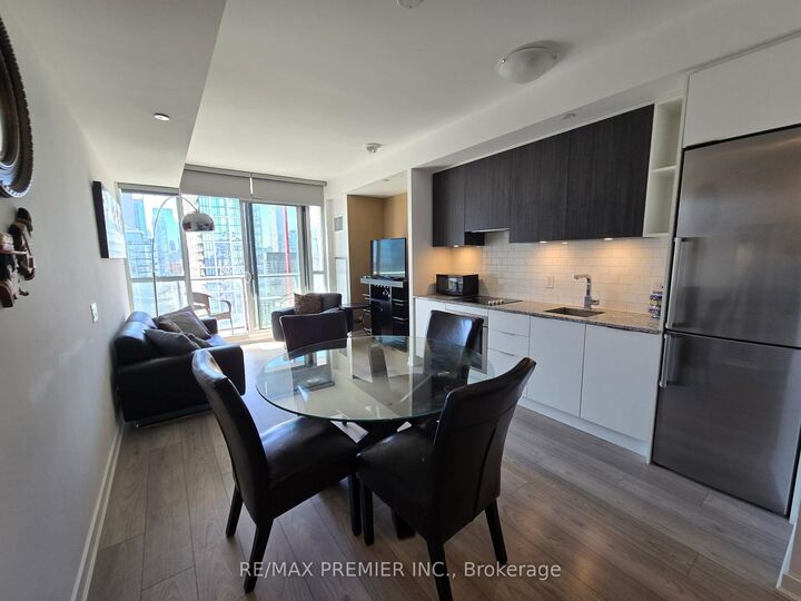 Property Photo:  120 Parliament Street 1613  ON M5A 2Y8 