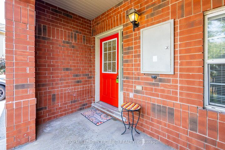Property Photo:  464 Collis Court  ON L9T 5N1 
