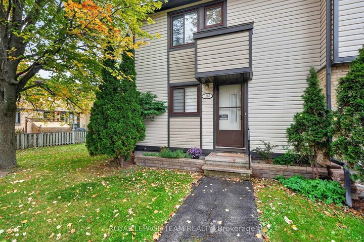 Property Photo:  7866 Jeanne D'Arc Boulevard  ON K1C 2E9 