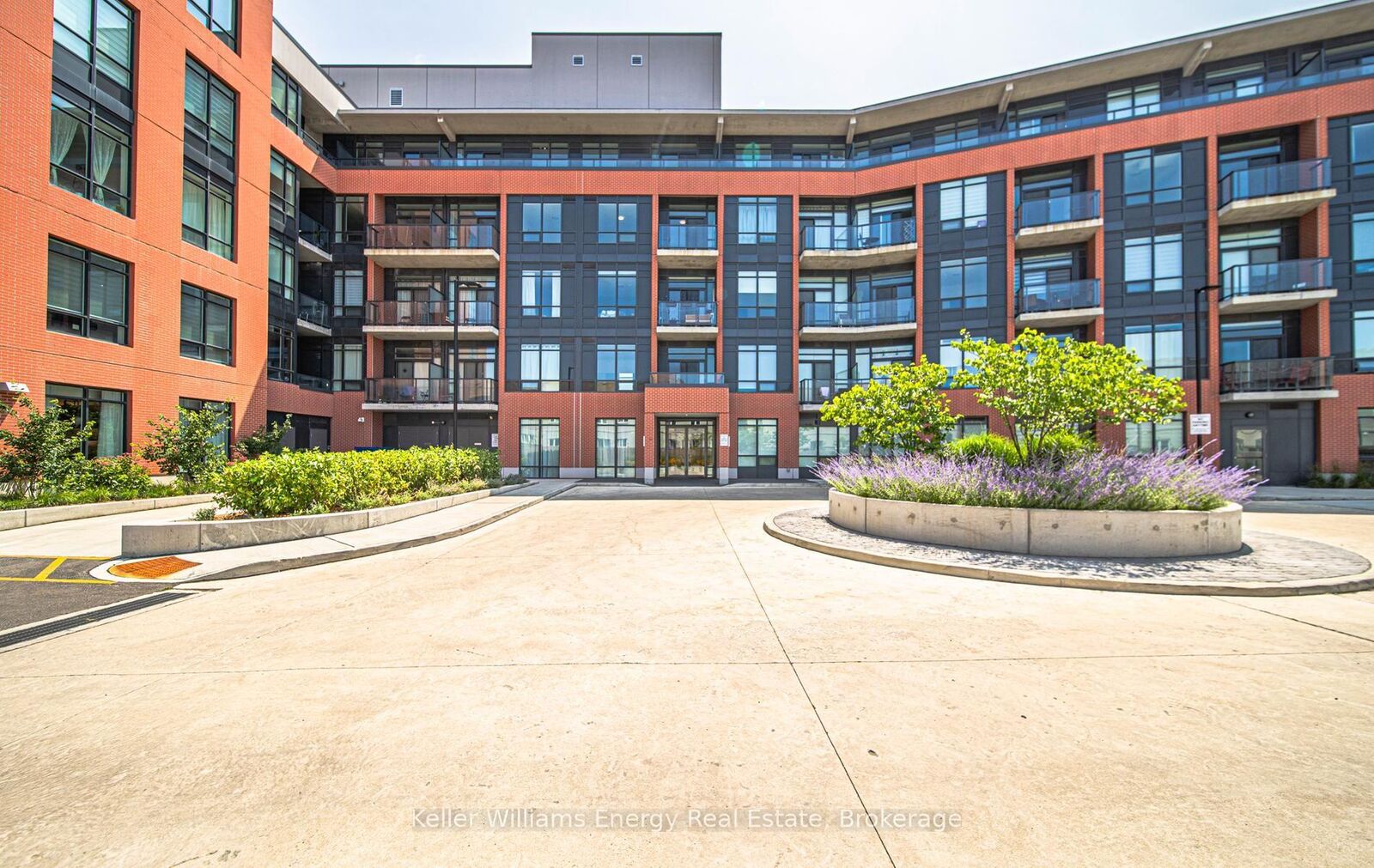 Property Photo:  1010 Dundas Street E 301  ON L1N 0L6 