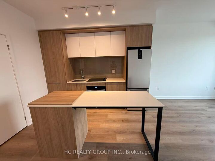 Property Photo: 395 Square One Drive 3809 ON L5B 0P6