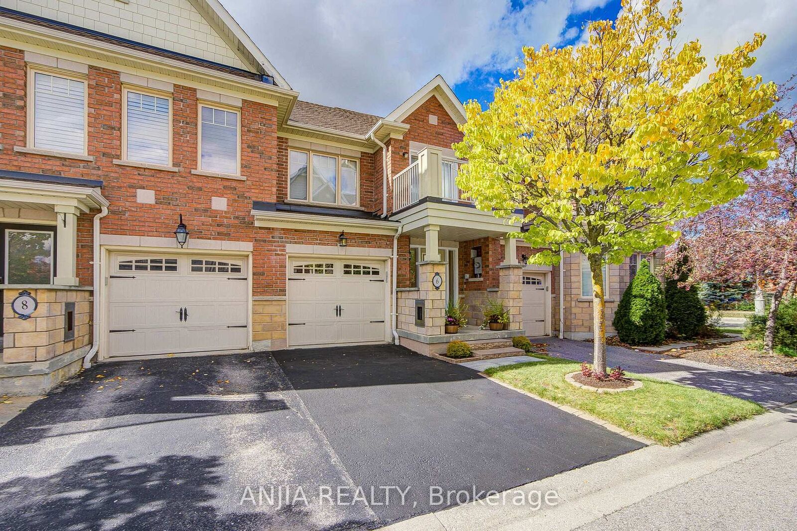 Property Photo: 6 Expedition Crescent ON L4A 0T1