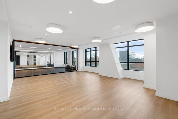 Photo de la propriété:  181 Sterling Road 308  ON M6R 2B2 