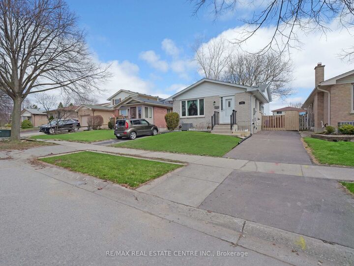 Property Photo:  771 Monsarrat Avenue  ON N5Y 4Y3 