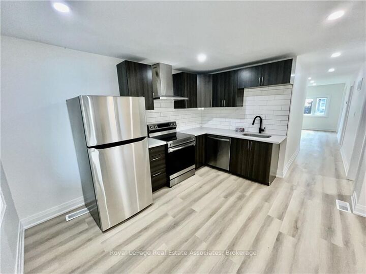 Property Photo:  289 Fairfield Avenue Upper  ON L8H 5H5 