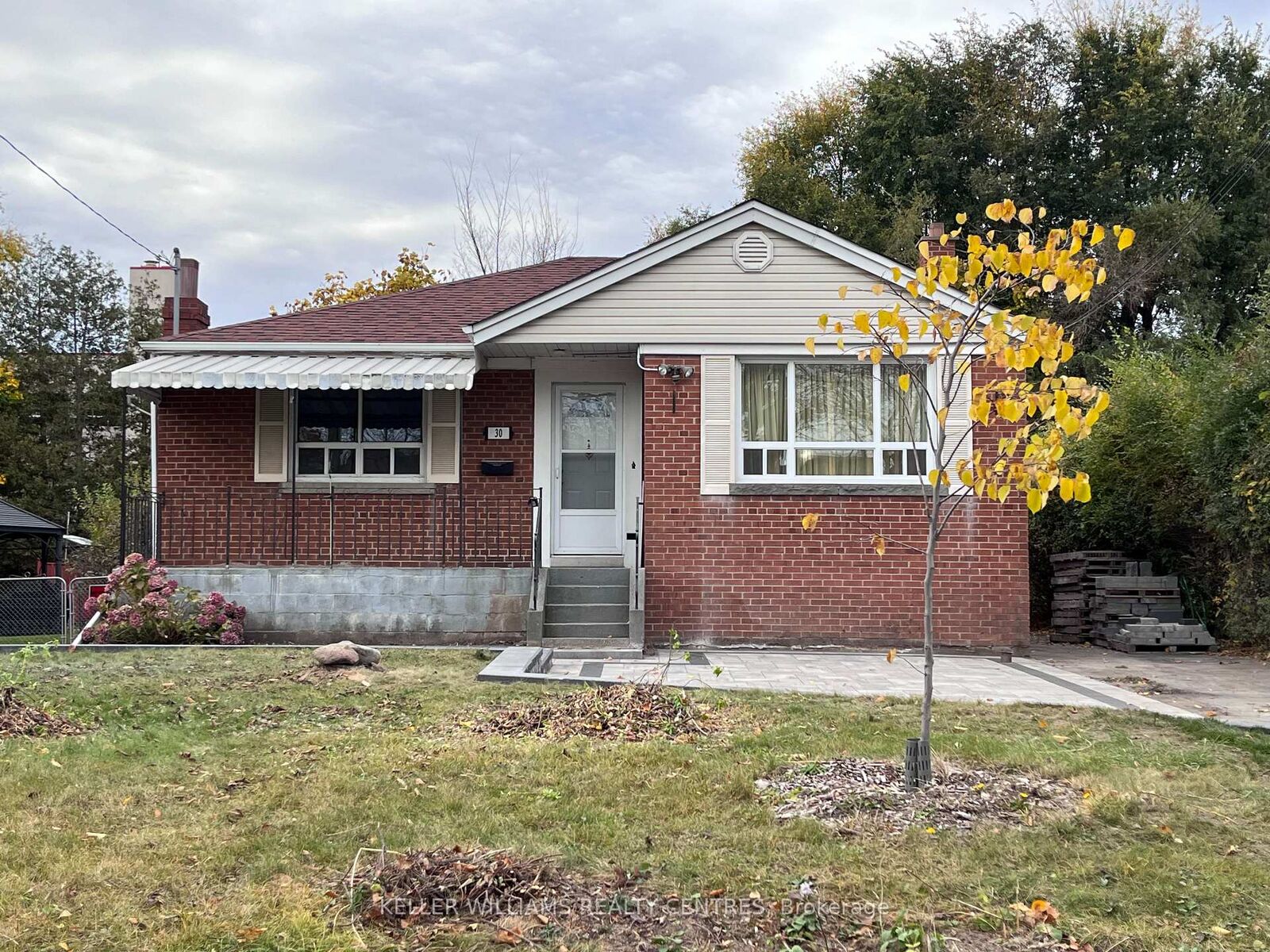 Property Photo:  30 Glen Everest Road Lower  ON M1N 1J3 