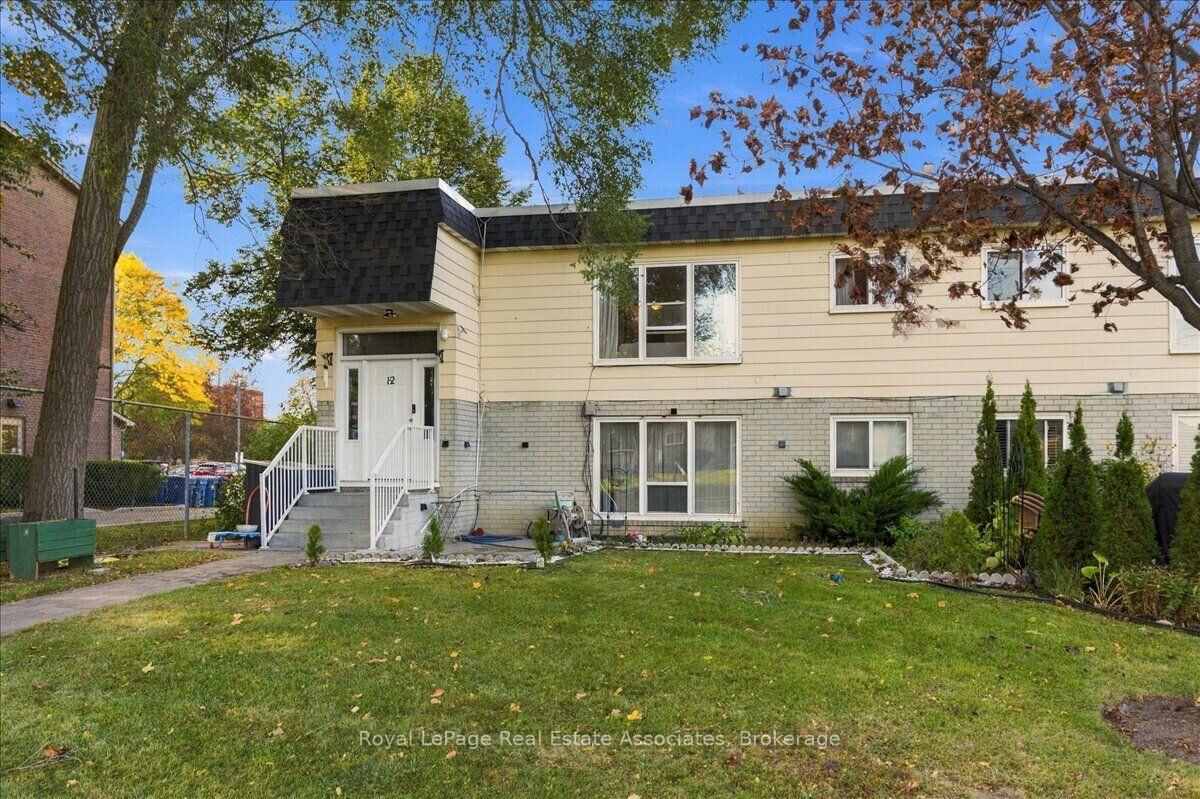 Property Photo:  540 Mary Street E 1-4  ON L1N 2R1 