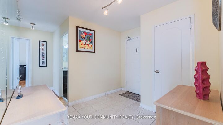 Property Photo:  115 Antibes Drive 702  ON M2R 2Y9 